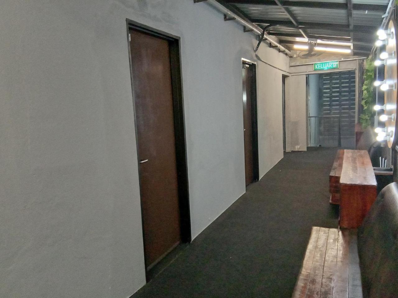 Bunker Hotel & Restaurant Kuala Lumpur Exterior photo