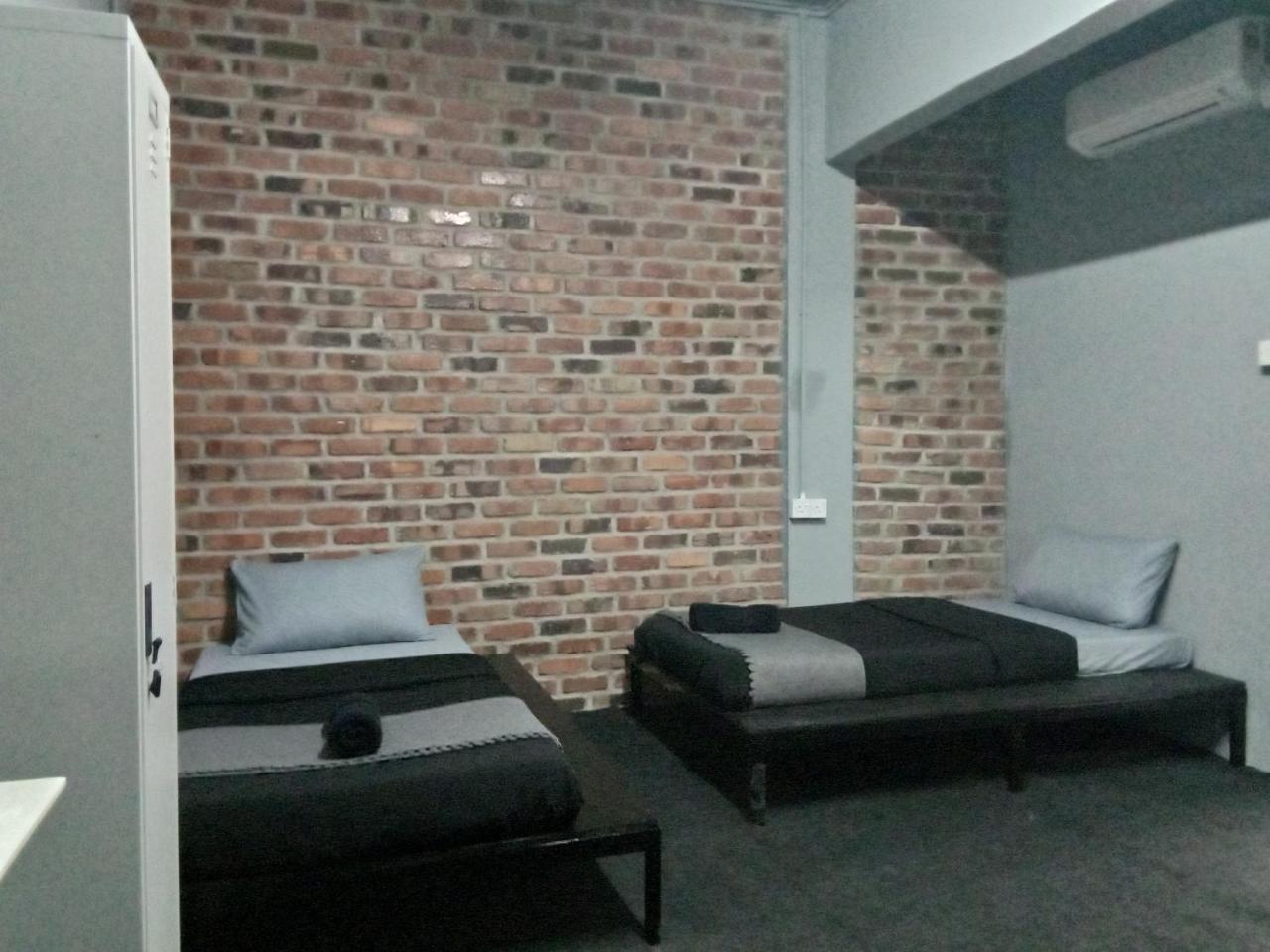 Bunker Hotel & Restaurant Kuala Lumpur Exterior photo