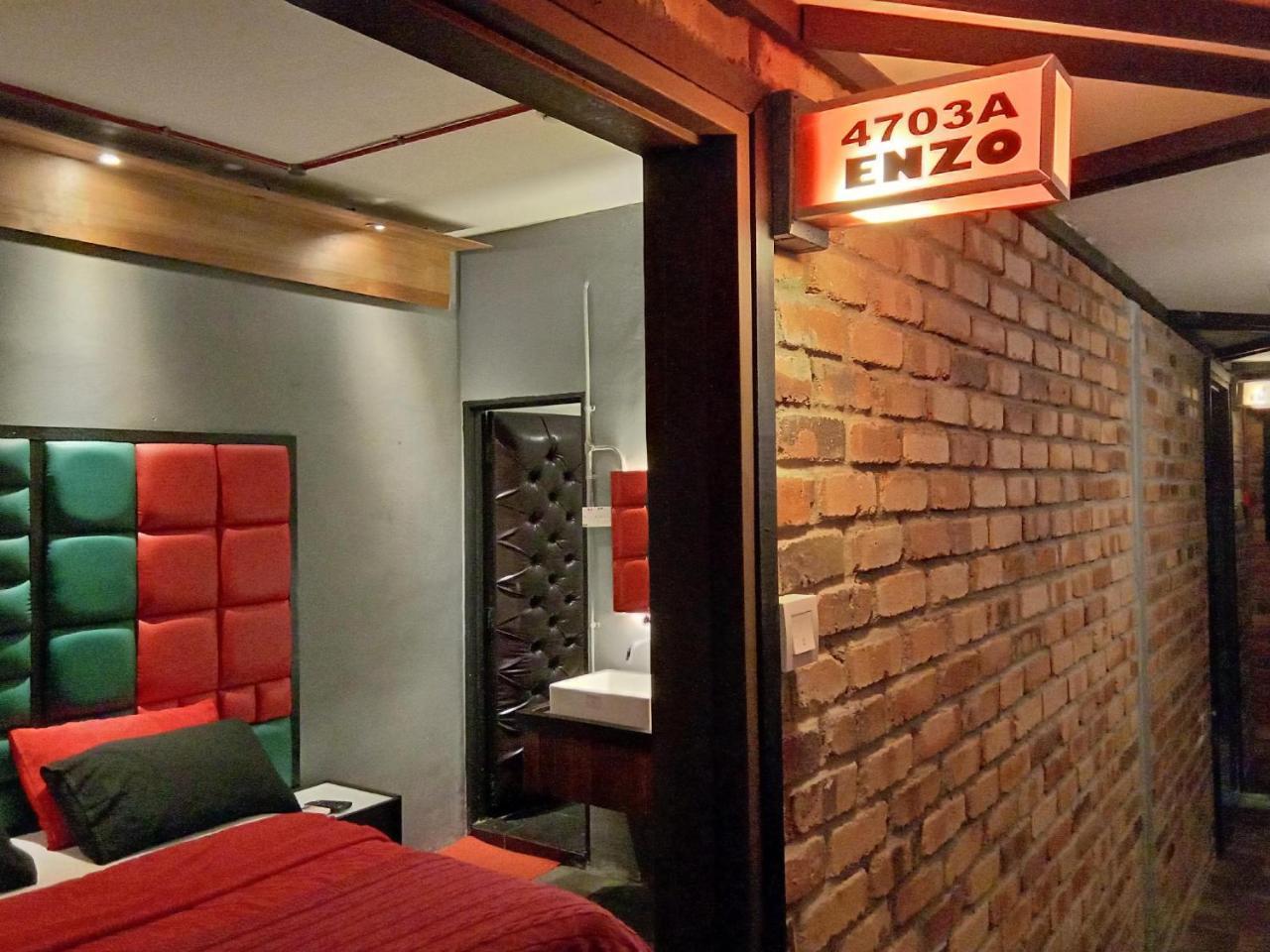 Bunker Hotel & Restaurant Kuala Lumpur Exterior photo