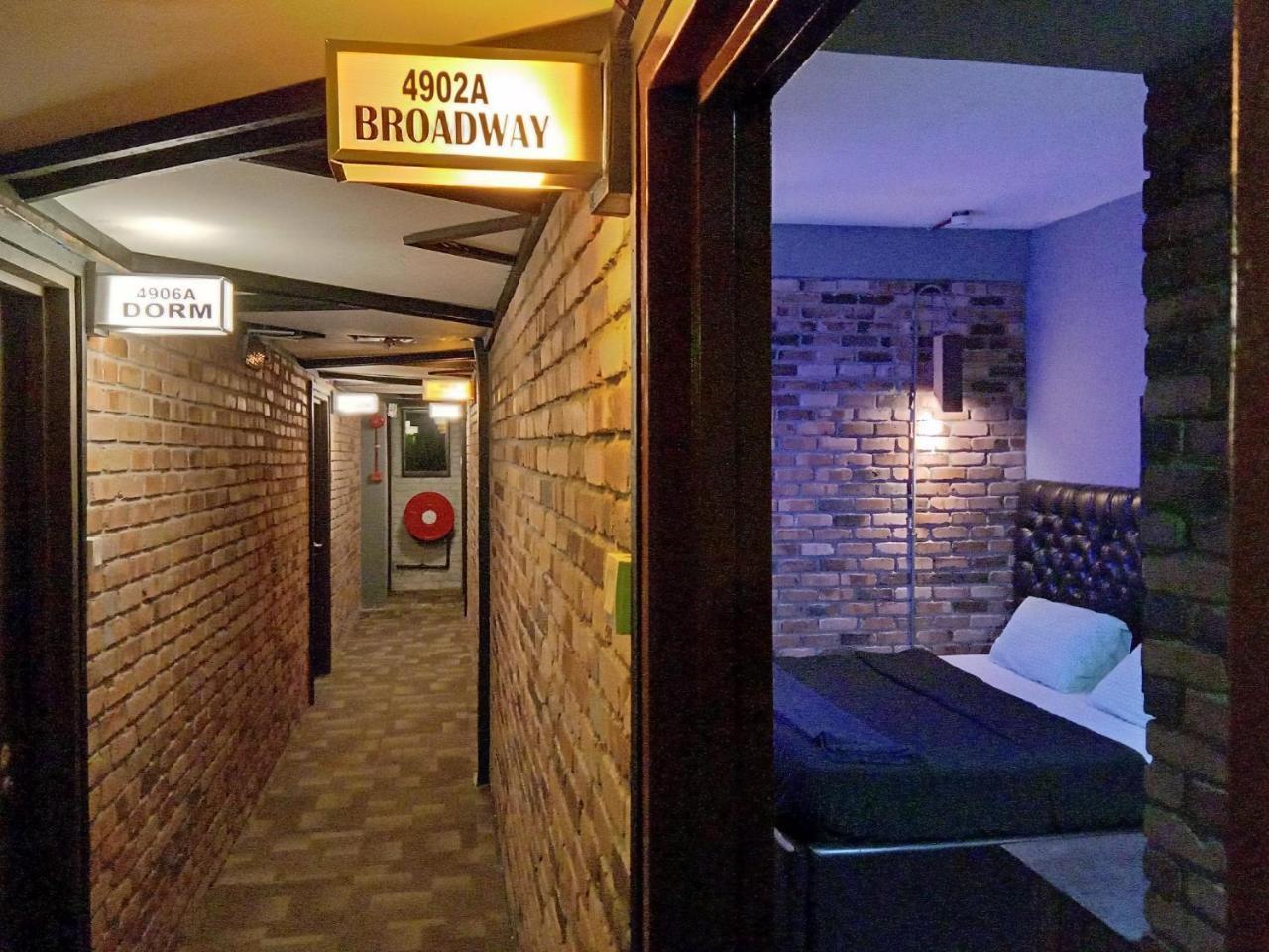 Bunker Hotel & Restaurant Kuala Lumpur Exterior photo
